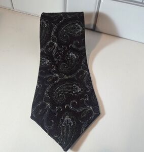 VINTAGE Designer BURBERRYS of London Paisley Wool 70%/Silk 30% Tie (Burberry)